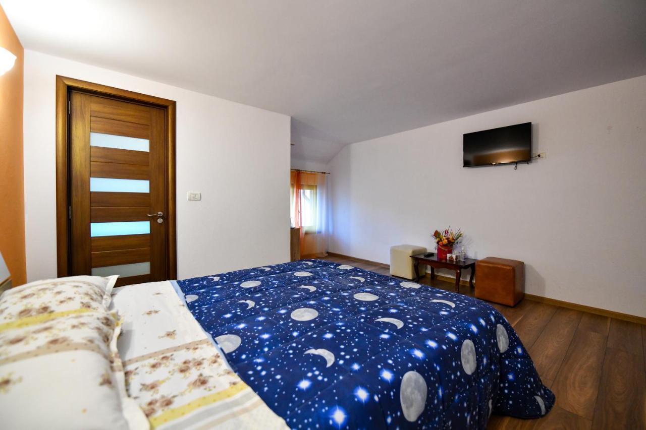 Villa Castellino Tîrgu Ocna Extérieur photo